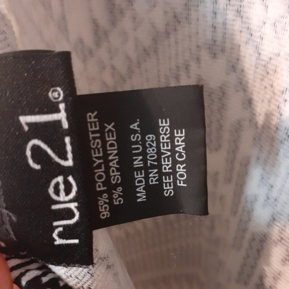 Rue 21 Black and white designed top - Picture 4 of 5